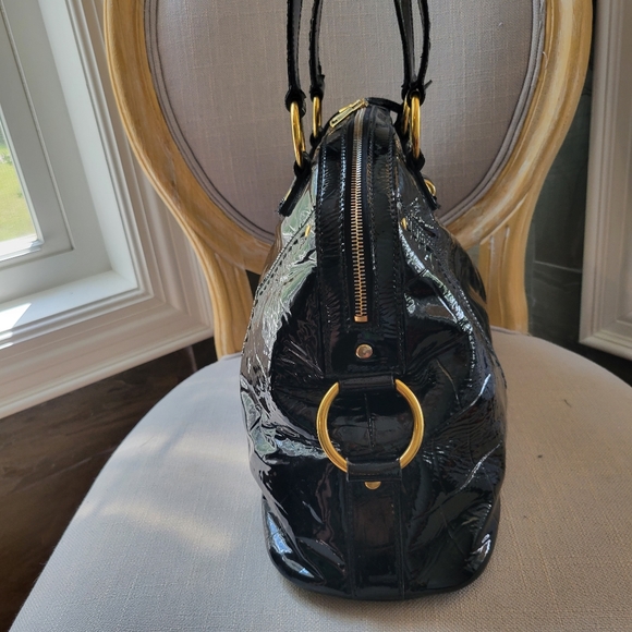 YVES SAINT LAURENT infamous MUSE bag in black patent leather & gold brass - Picture 8 of 14